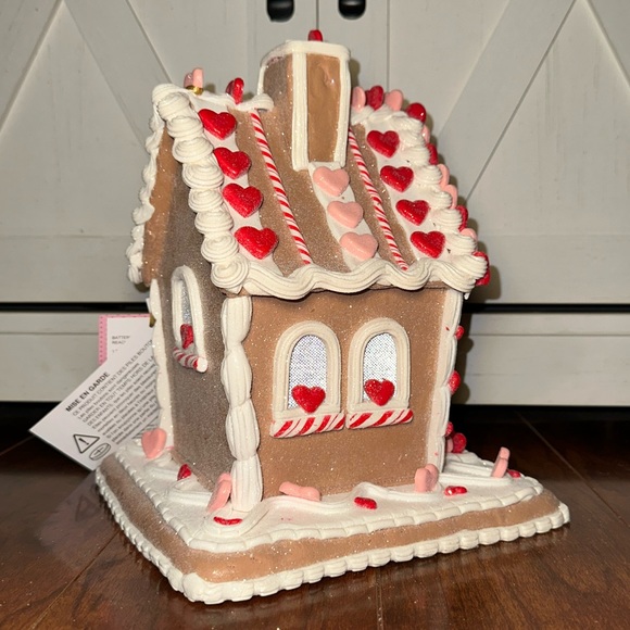 Cupcakes and Cashmere Valentines Gingerbread House - Picture 4 of 6